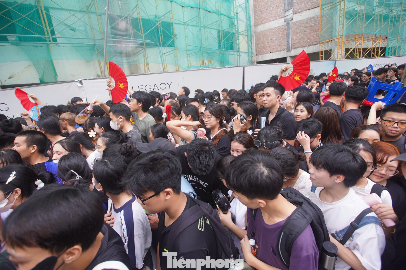 An ninh và kiểm soát trong khu vực phát vé