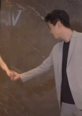 Thái độ vui vẻ của Trần Hỉu khi ở cạnh Mao Hỉu Đồng