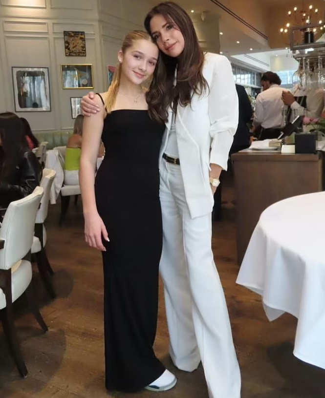 Visual mới của Harper Beckham