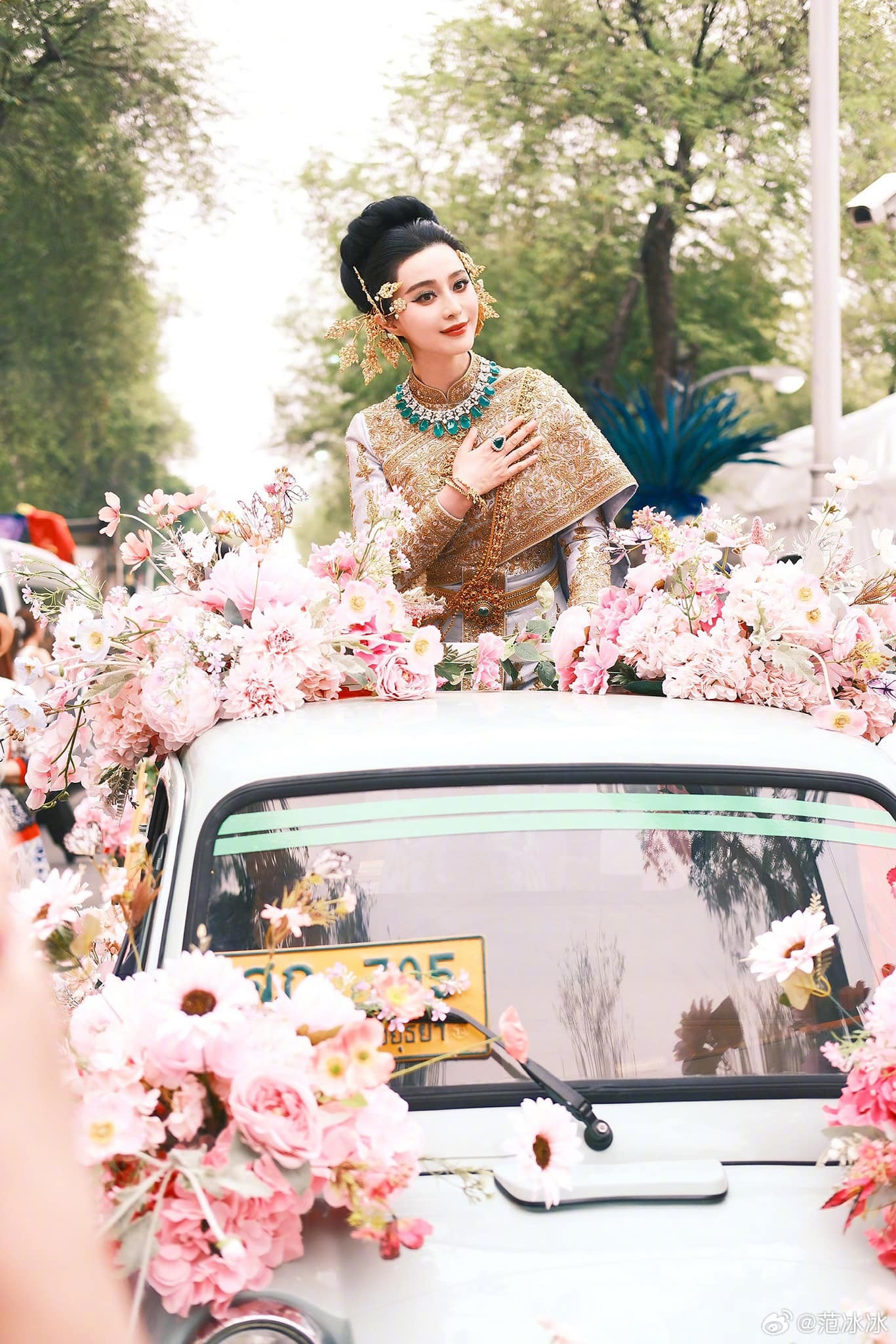 Phạm Bang Bang diễu hành trên xe TukTuk