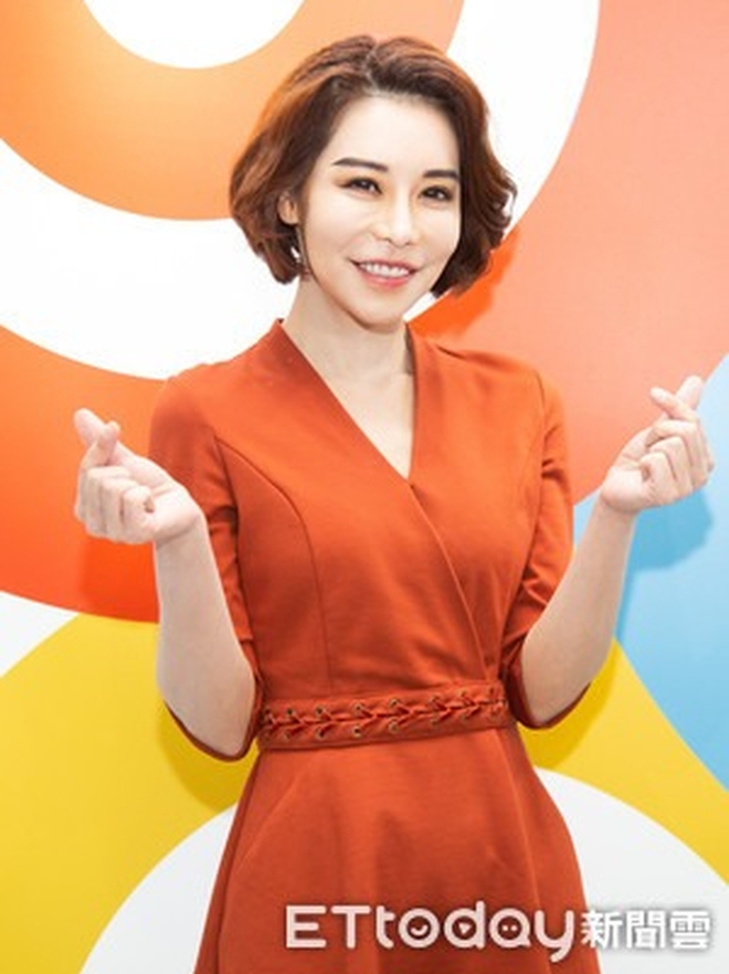 Tư Dung chịu nhiều áp lực từ dư luận