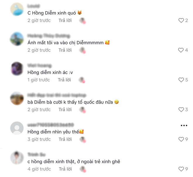 Nhan sắc nhẹ nhàng, rạng rỡ của Hồng Diễm
