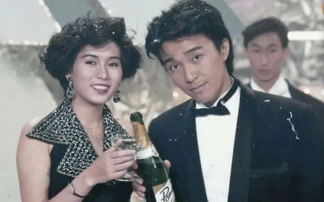 Châu Tinh Trì và La Huệ Quyên trong một bức ảnh lưu niệm.