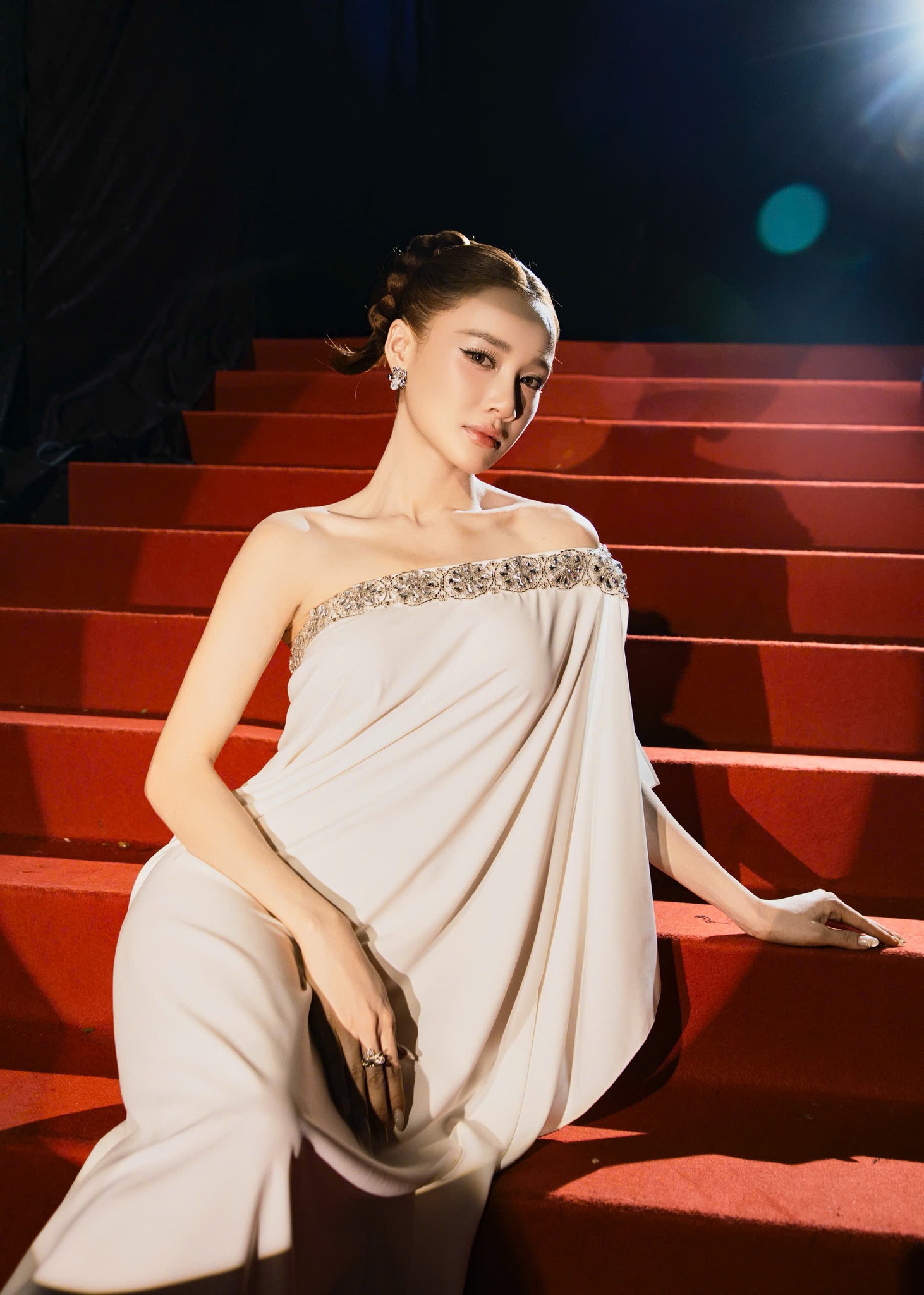 Nhã Phương ưu tiên diện váy rộng khi xuất hiện ở sự kiện