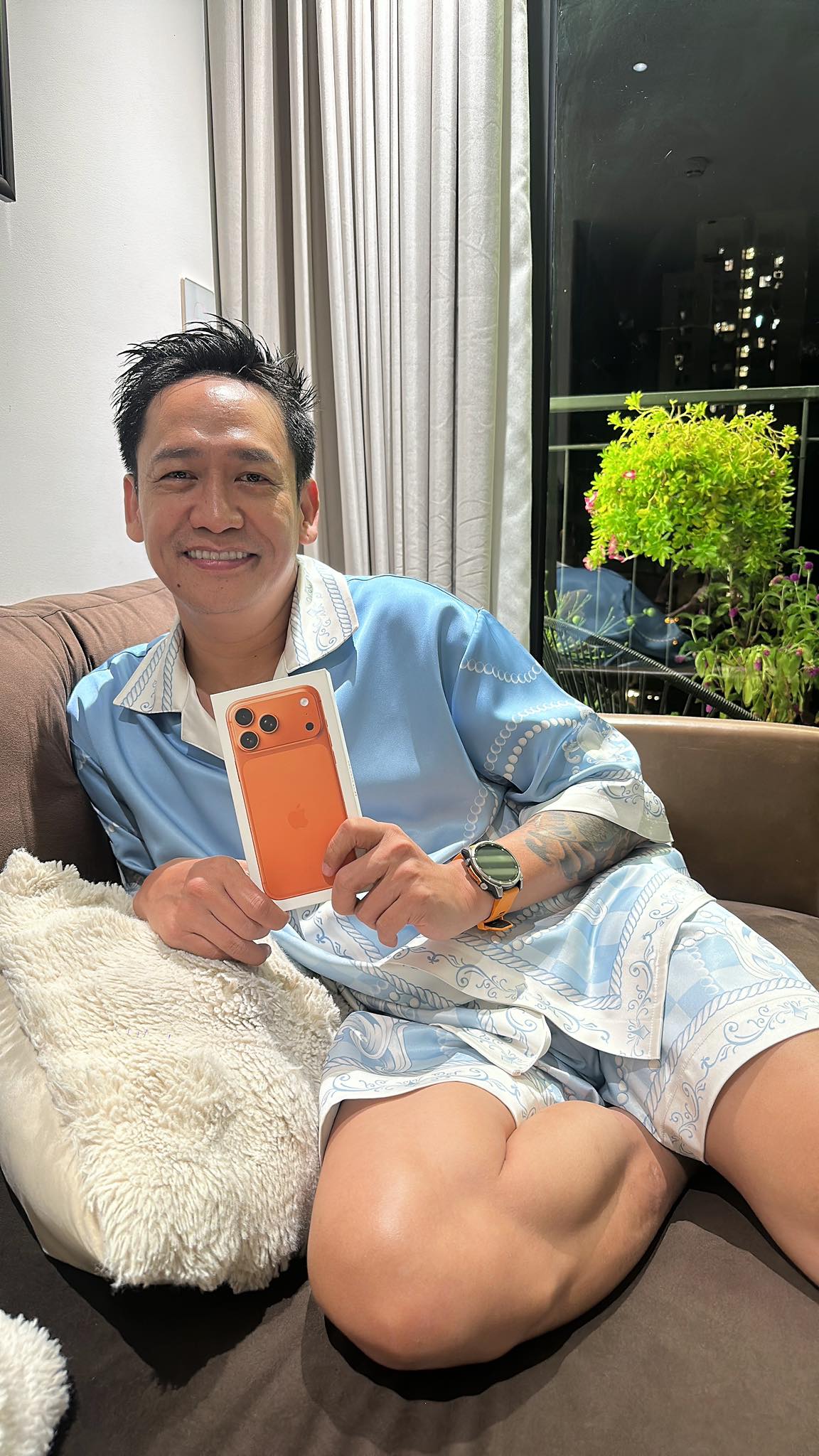 Duy Mạnh khoe món quà từ Cường Đô La
