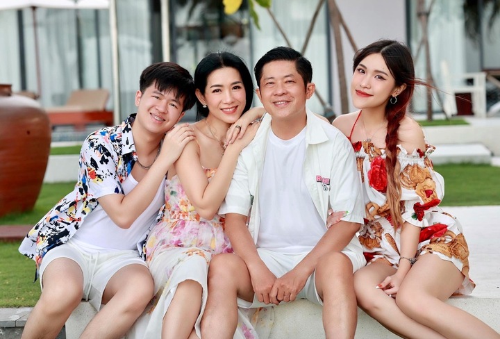 Gia đình hạnh phúc của Châu Hà Yến Nhi