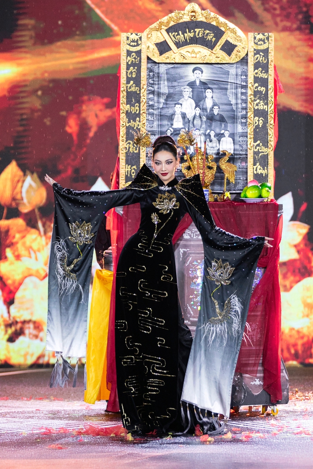 Bộ trang phục bàn thờ gia tiên trên sân khấu Miss Grand Vietnam