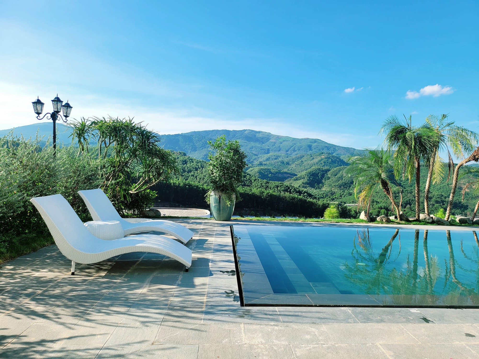 Biệt thự kiểu resort với cảnh quan đẹp mắt