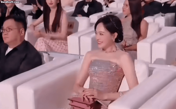 Nụ cười hạnh phúc của Đường Yên