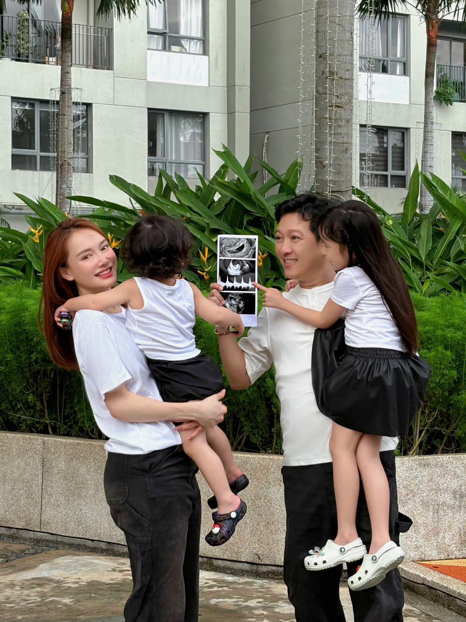 Trường Giang và Nhã Phương chuẩn bị chào đón nhóc tỳ thứ 3