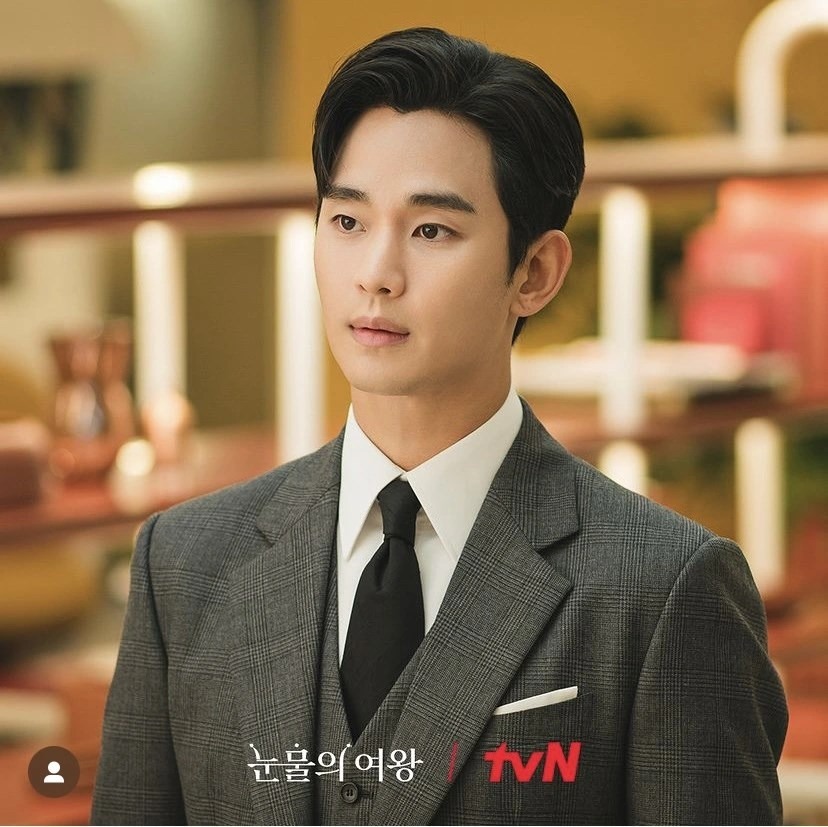 Kim Soo Hyun đã chấp nhận dừng hoạt động vô thời hạn, ra nước ngoài sống ẩn dật