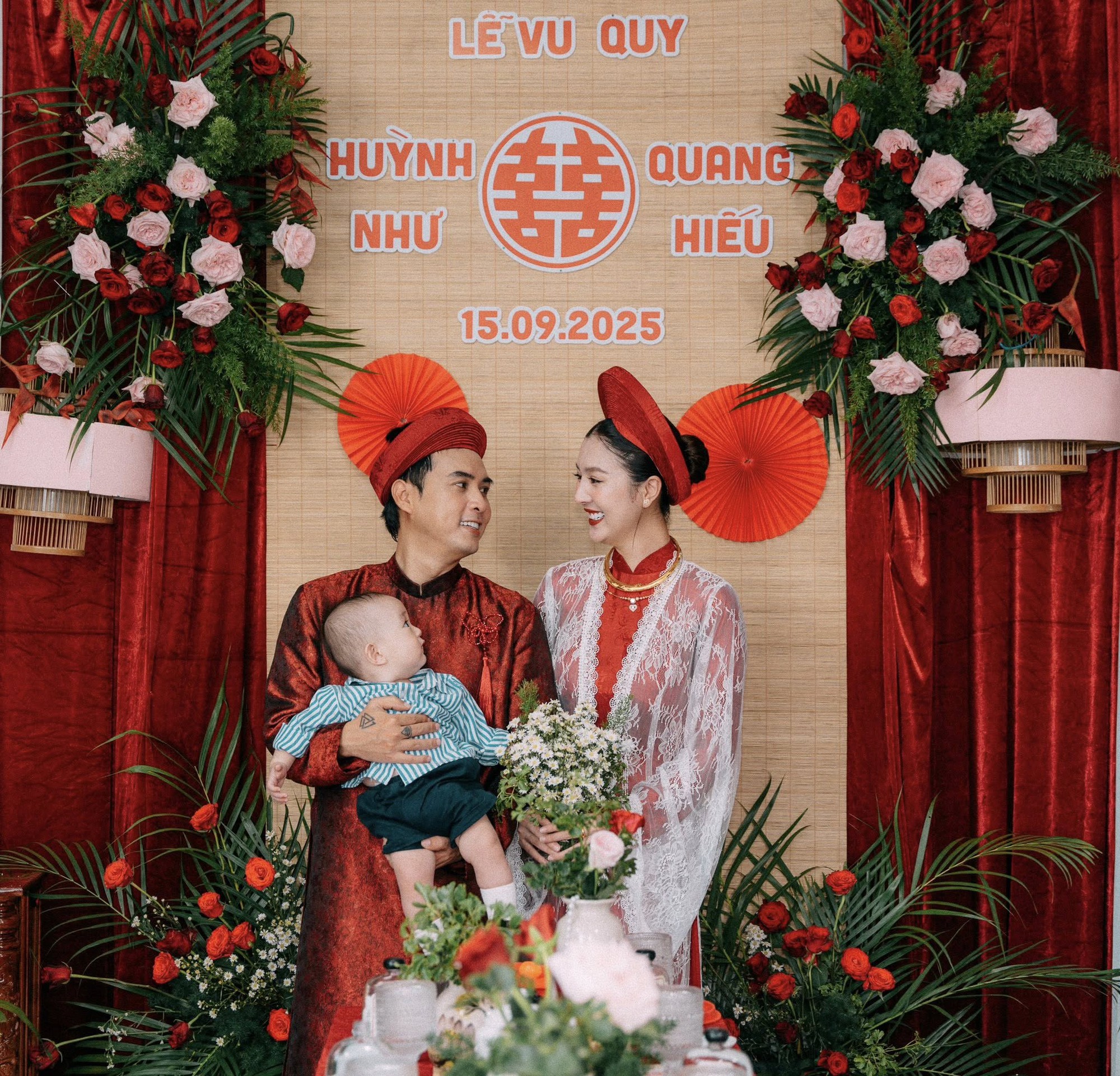 Sự có mặt của con trai làm ngày cưới thêm trọn vẹn