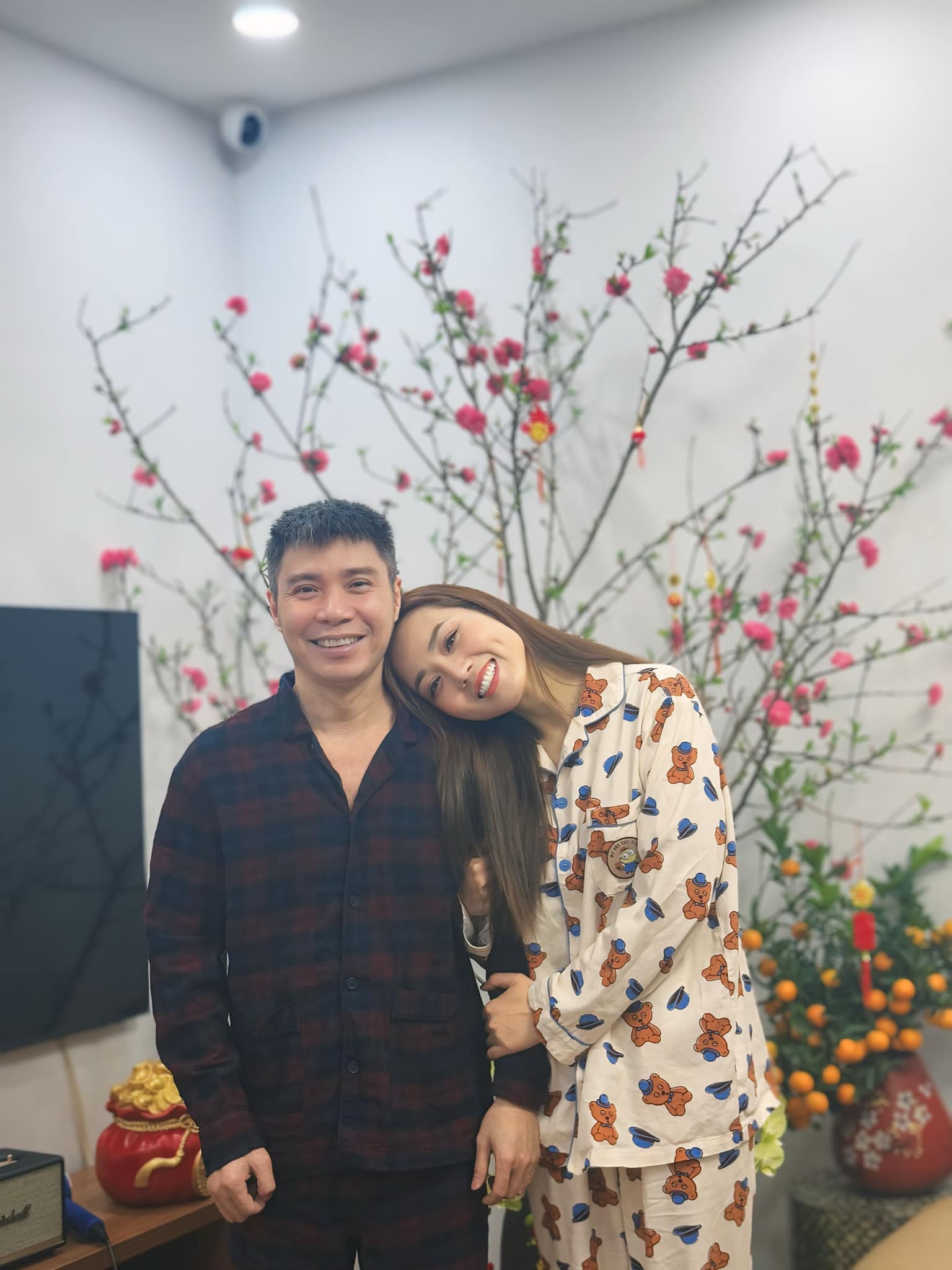 Ngọc Hà chăm sóc tận tình cho NSND Công Lý