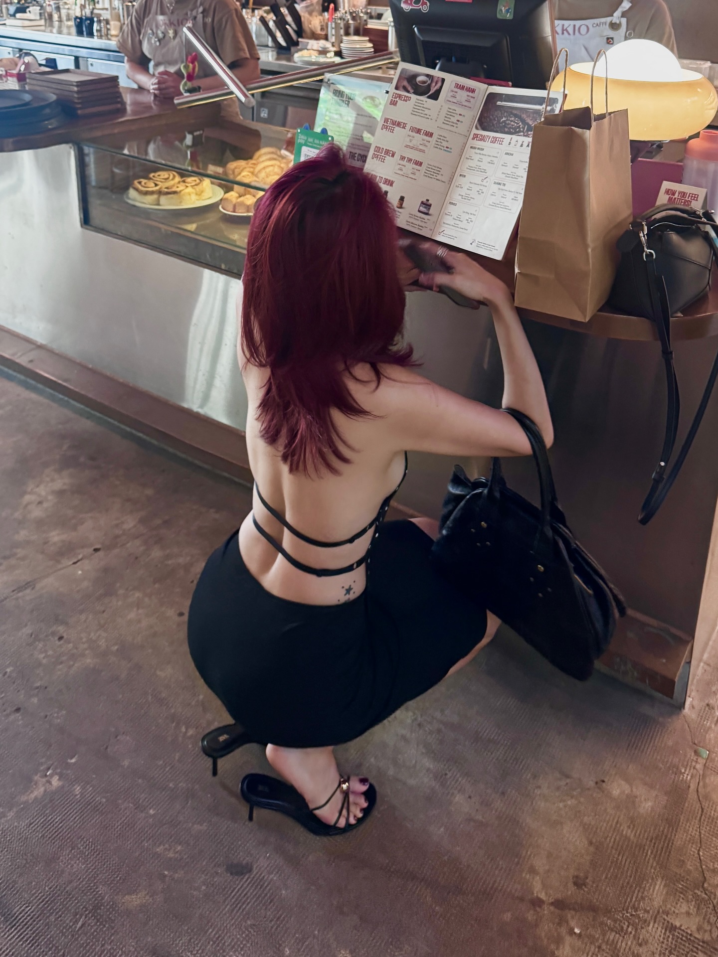 Outfit áo cut-out chấm bi
