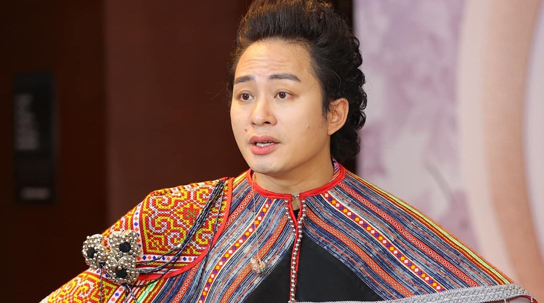 Tùng Dương luyện thanh nhạc