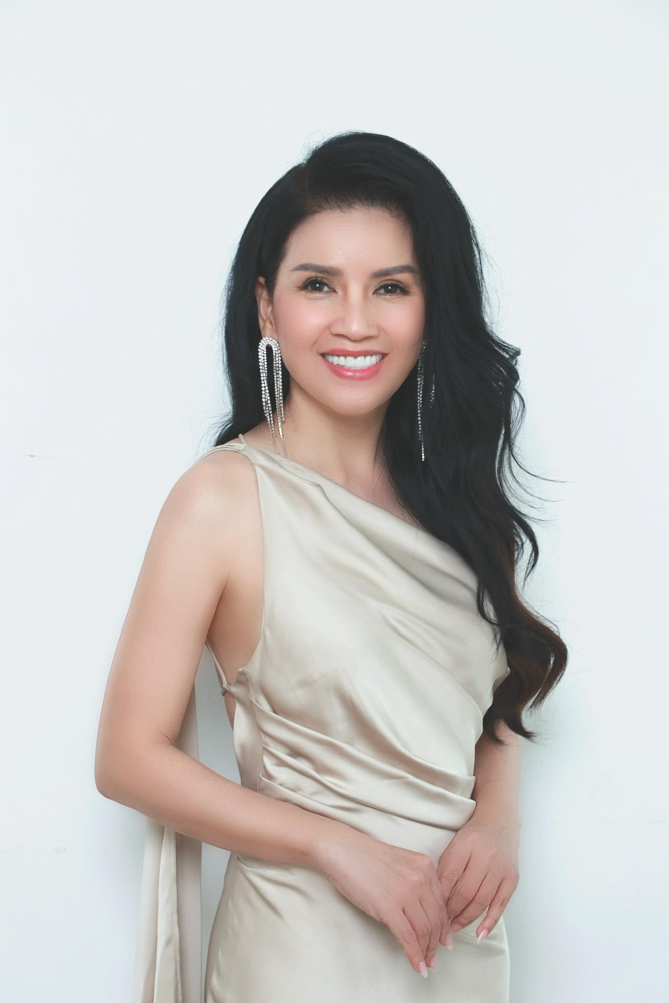 Nữ diễn viên Ngọc Trinh xinh đẹp, tài năng