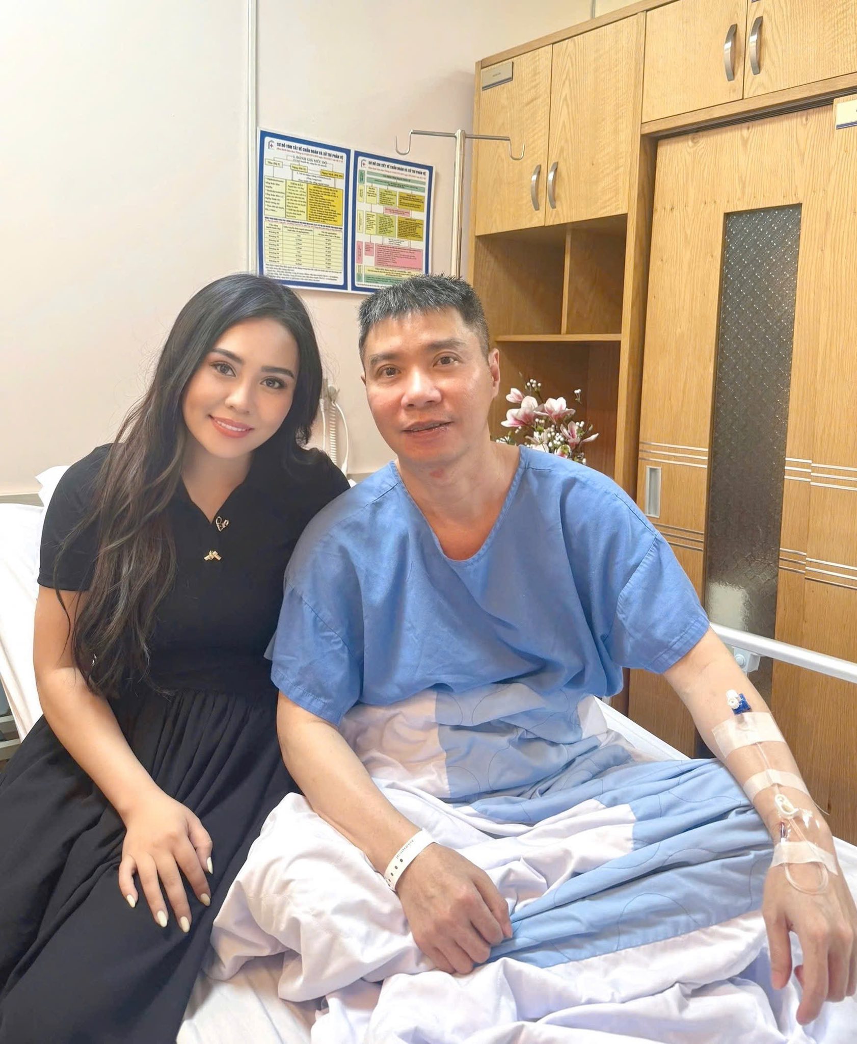 MC Thảo Vân cùng bạn bè đồng nghiệp đến thăm NSND Công Lý