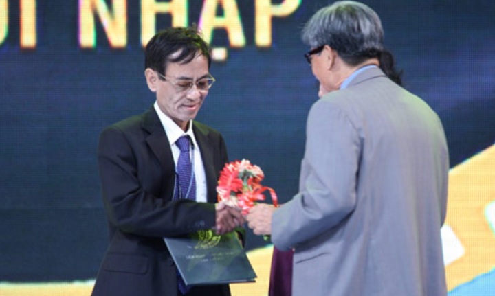 Chân dung nhà thơ Hoàng Nhuận Cầm