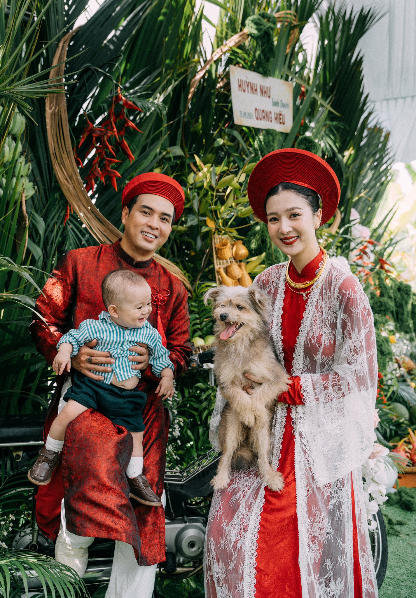 Hồ Quang Hiếu bế con trai cùng khách mời