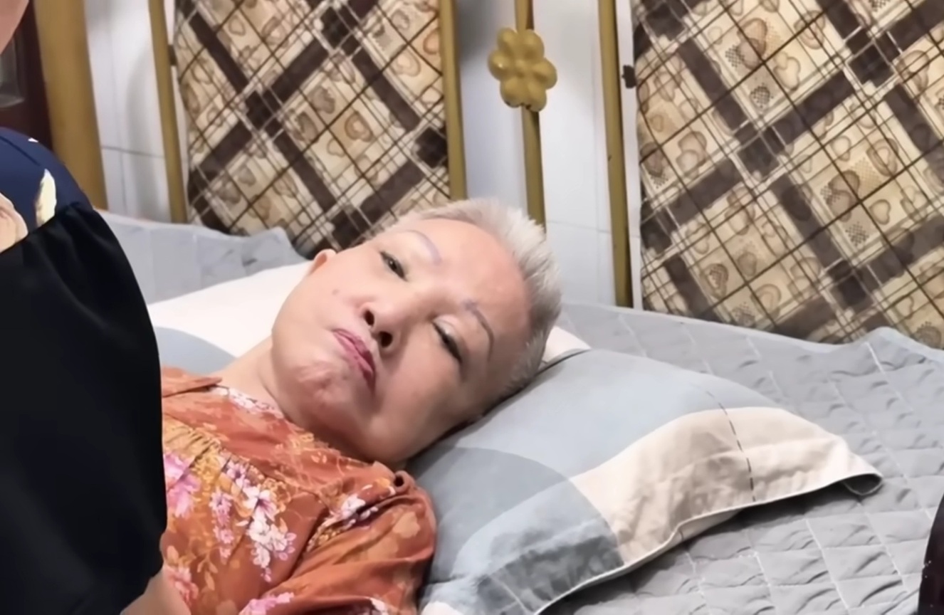 Hình ảnh nghệ sĩ Hồng Nga ở tuổi già yếu ốm