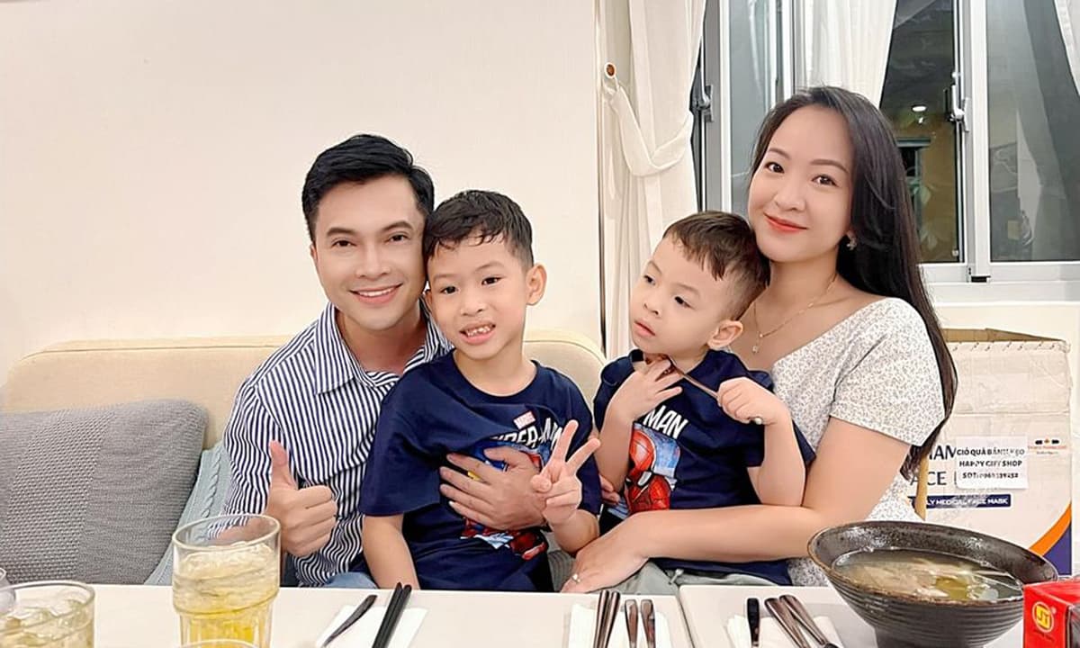 Nam ca sĩ và vợ con