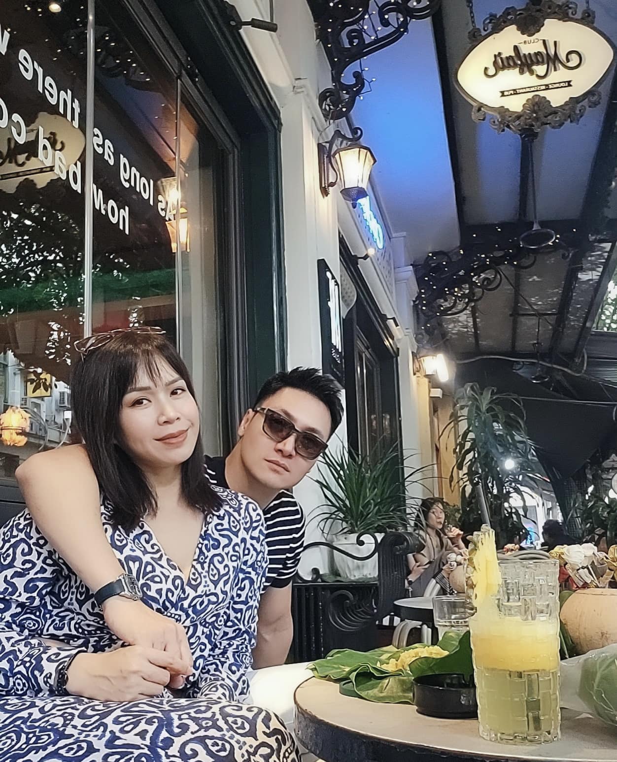 Mạnh Trường bên bà xã Lan Phương