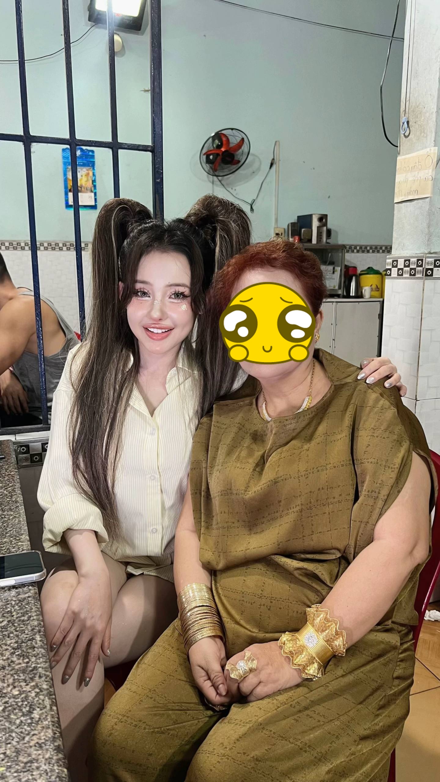 Ngân 98 và mẹ