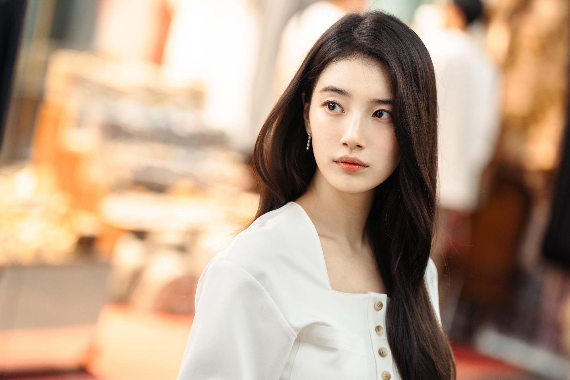 Ka Young lạnh lùng, thờ ơ