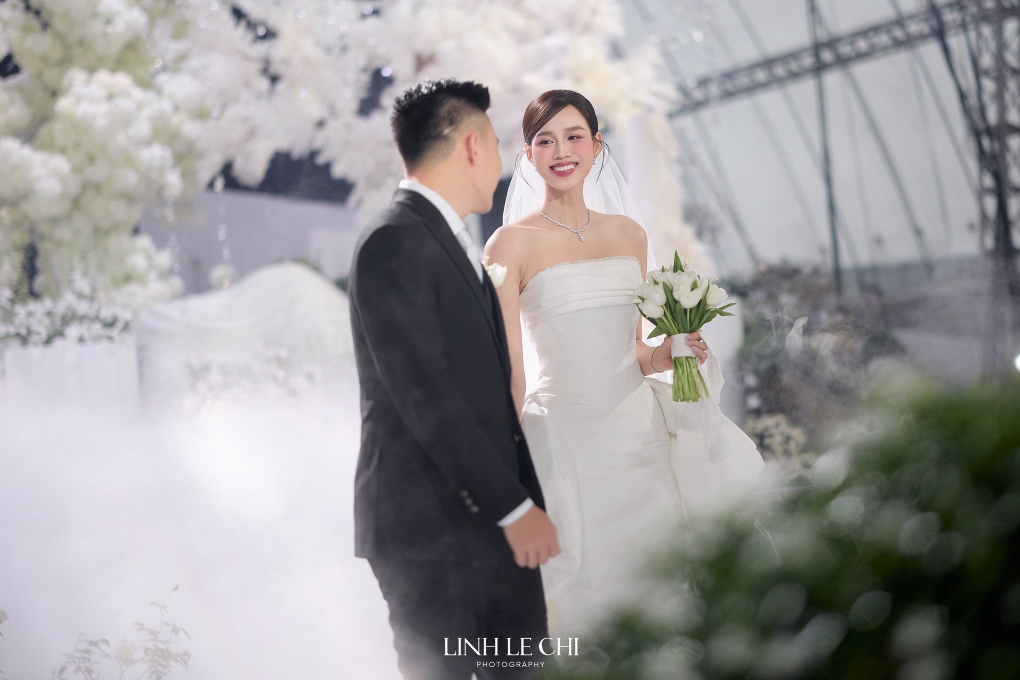 Hôn lễ của Hoa hậu Đỗ Thị Hà là tâm điểm truyền thông lúc này