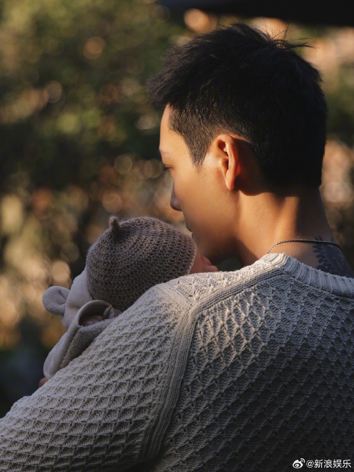 Trần Vỹ Đình là tổng tài ngoài đời thực Trần Vỹ Đình bên xe sang và biệt thự