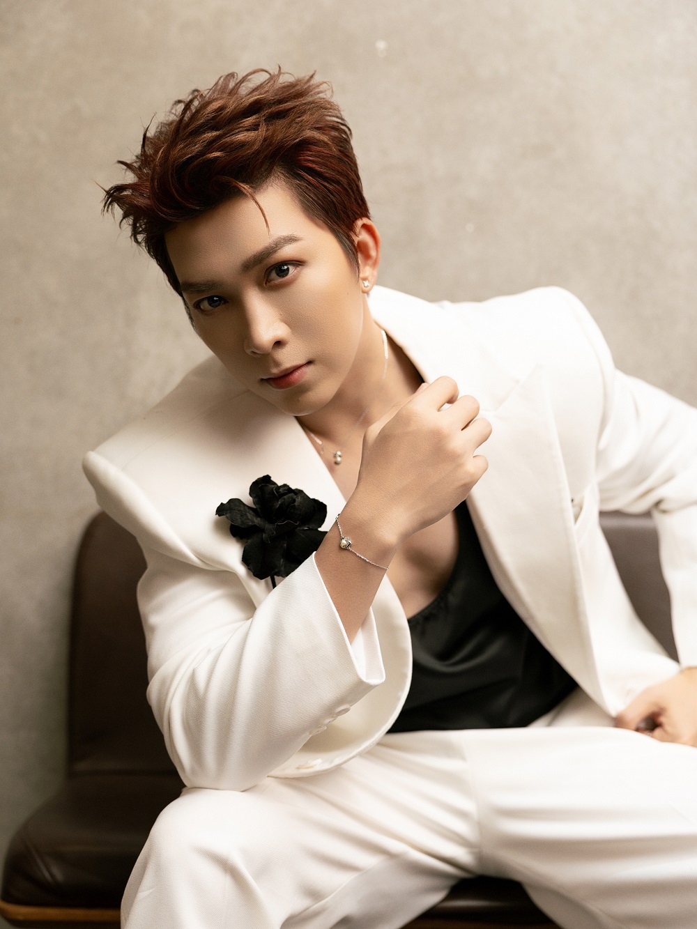 Bộ sưu tập trang sức lấy cảm hứng từ chú Hải Ly Trang sức thiết kế hình chú Hải Ly ôm viên ngọc trai