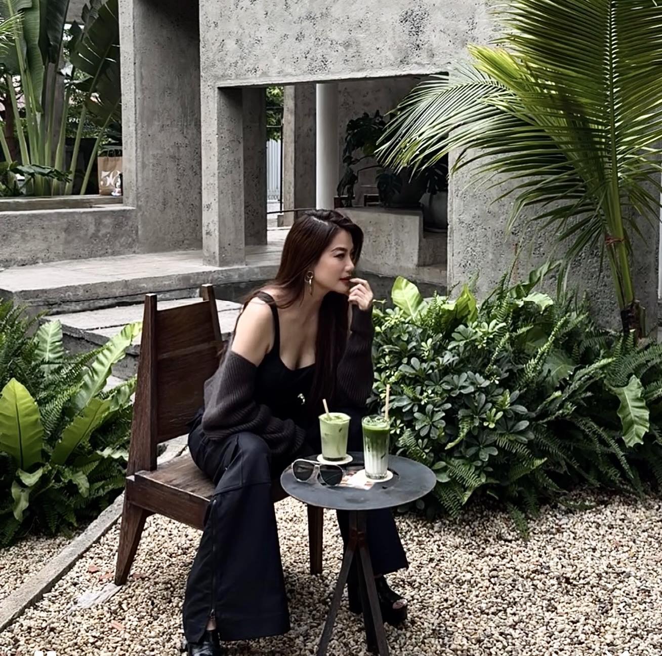 Thần thái quyến rũ tự nhiên của nữ nghệ sĩ