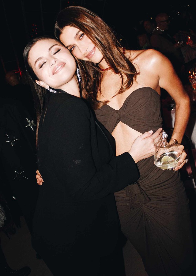 Selena Gomez đăng đàn chỉ trích Hailey Bieber