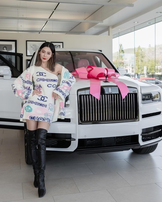 Clara khoe đồ hiệu sau khi lấy chồng đại gia