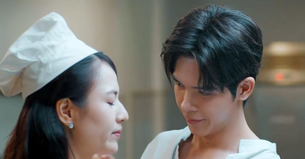 Phương Oanh và Denis Đặng trong phim