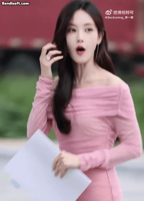 Lý Nhất Đồng đang trong chế độ 'mặt lạnh' để nhắc nhở fan.