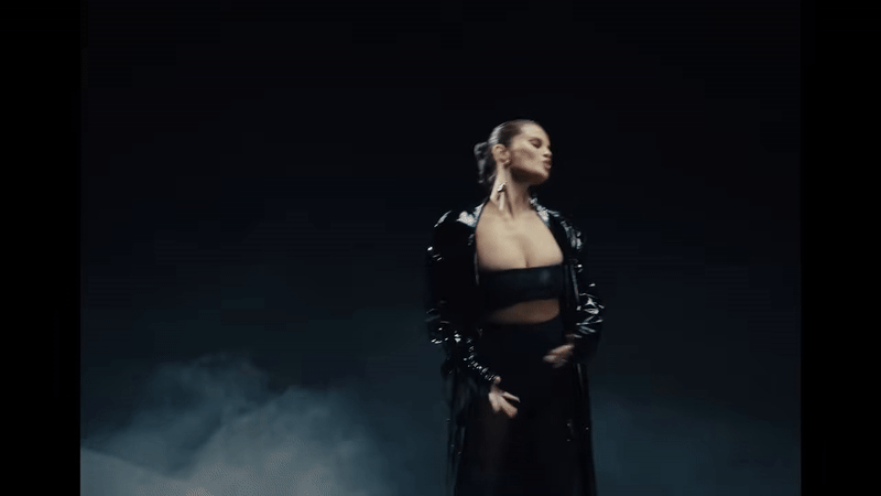 Bao giờ Selena Gomez mới chịu dừng lại?- Ảnh 2. Selena Gomez gợi nhớ Revival trong In The Dark
