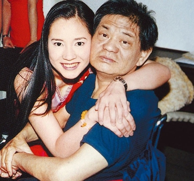 Không tin nổi bom sex một thời giờ lại ra nông nỗi này- Ảnh 8. Trịnh Diễm Lệ bên cha nuôi