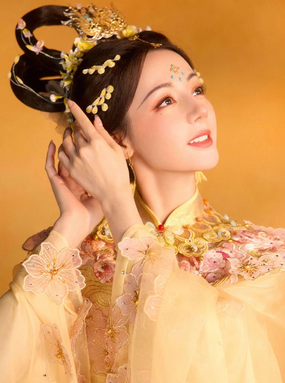 Nhan sắc hoàn hảo không tì vết của mỹ nhân Tân Cương