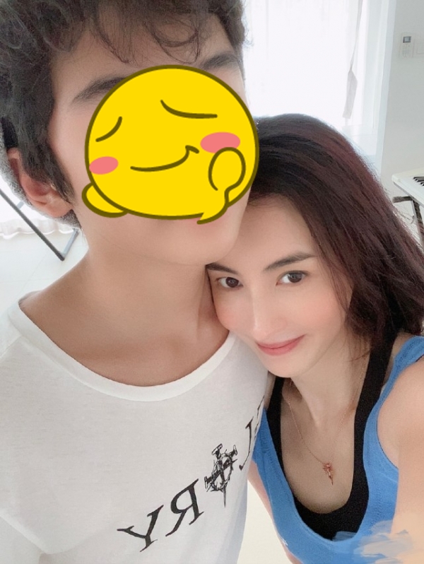 Hai quý tử được khen ngợi về học thức và cách đối nhân xử thế. Lucas và Quintus – thần đồng được báo chí đánh giá cao
