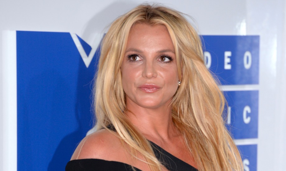 Britney Spears liều mạng- Ảnh 2. Britney Spears từ chối mọi sự giúp đỡ của bạn bè