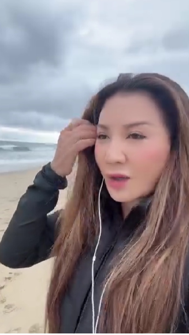 Trizzie Phương Trinh chia sẻ trên livestream