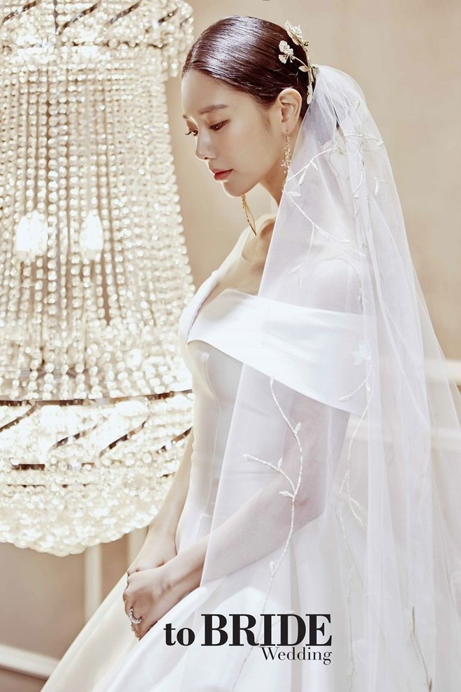 Clara bên chồng đại gia trong ngày cưới