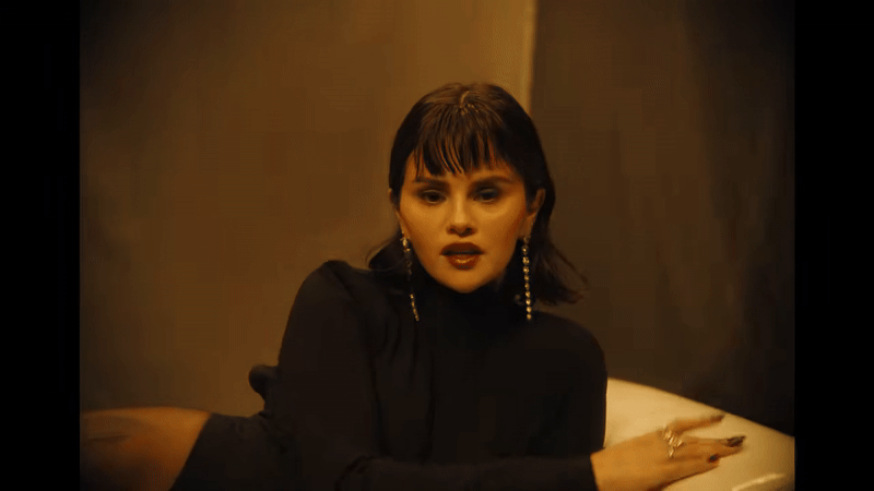 Bao giờ Selena Gomez mới chịu dừng lại?- Ảnh 5. Khuôn mặt đơ cứng của Selena