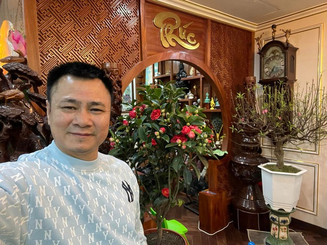 Nhà mới của NSND Tự Long- Ảnh 10. Khu gian thờ được chăm chút tỉ mỉ