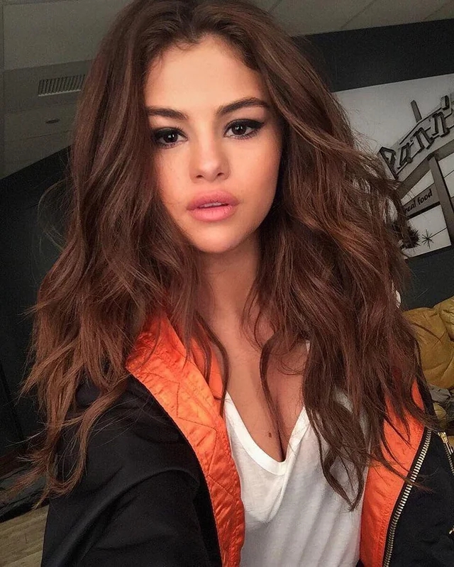Bao giờ Selena Gomez mới chịu dừng lại?- Ảnh 7. Selena với visual huyền thoại