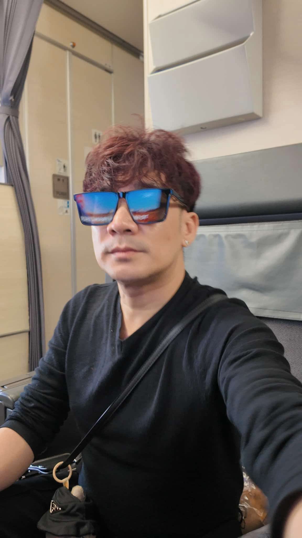 Nam ca sĩ quê Hà Nội: 'Tôi không xuất hiện thì bầu show sẽ bị thưa kiện' Quang Hà ngoài đời thường