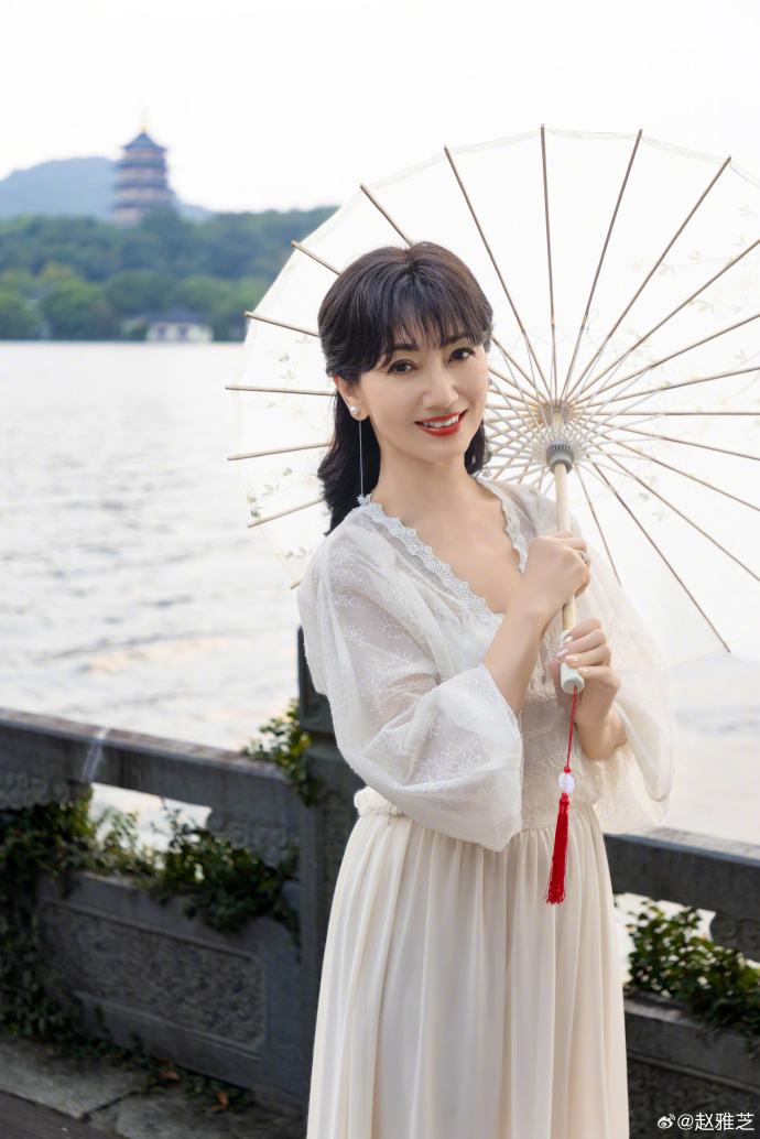 Nữ diễn viên duyên dáng tuổi ngoài 70