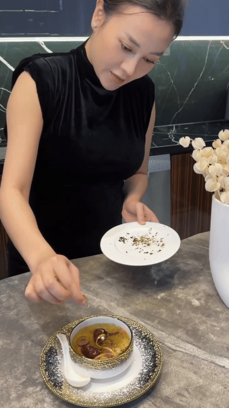 Bộ bát đĩa tinh xảo họa tiết ánh vàng