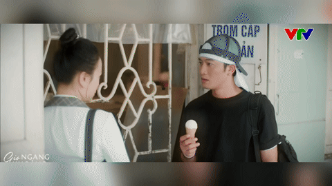 Clip 5 phút ai xem cũng thấy ngượng giùm Phương Oanh- Ảnh 2. Khung cảnh trong clip gây cười ngượng